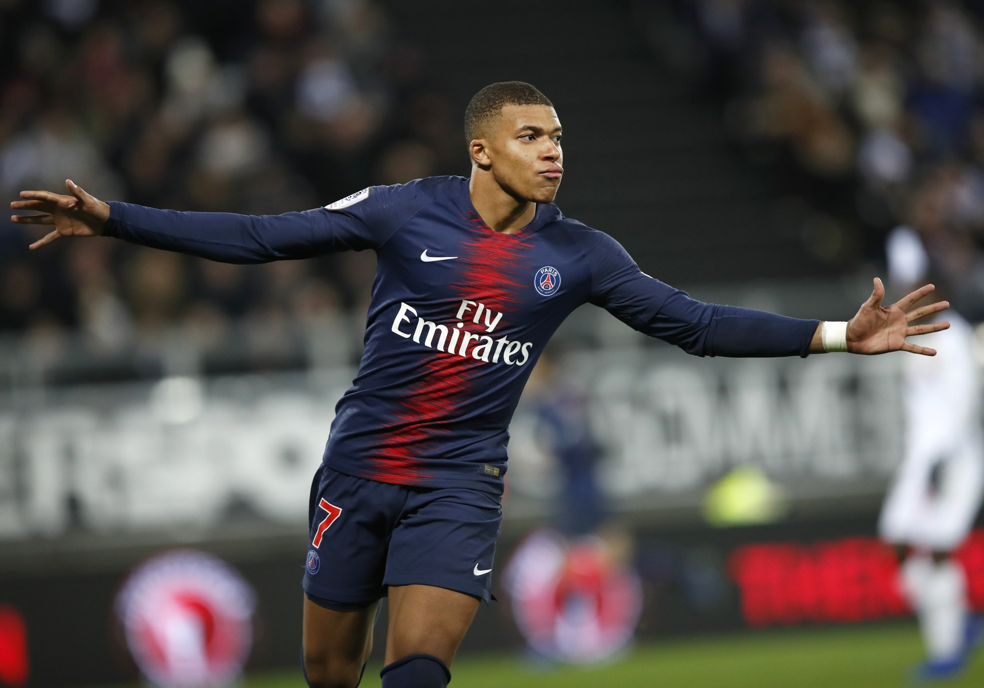 Mbappe không gia hạn với PSG vì lục đục nội bộ, MU và Man City, Real Madrid, Barca rình rập