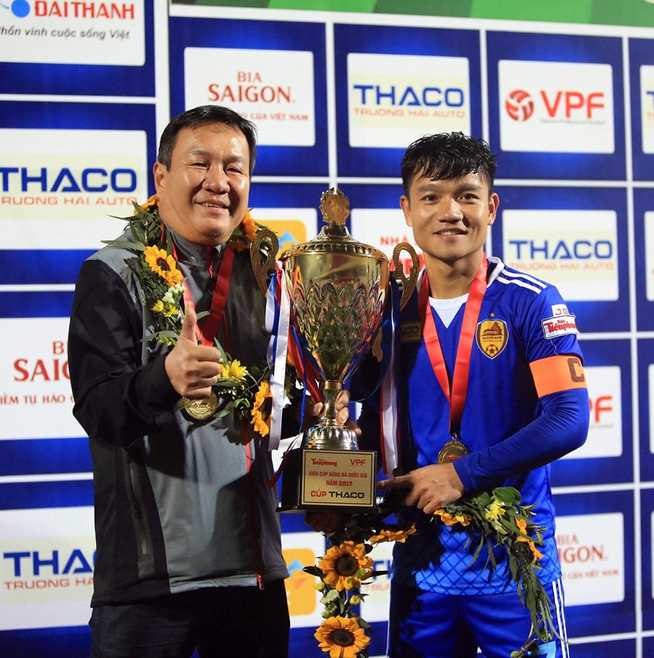 Tâm thư “đẫm nước mắt” của cựu bóng vàng Việt Nam với HLV Hoàng Văn Phúc