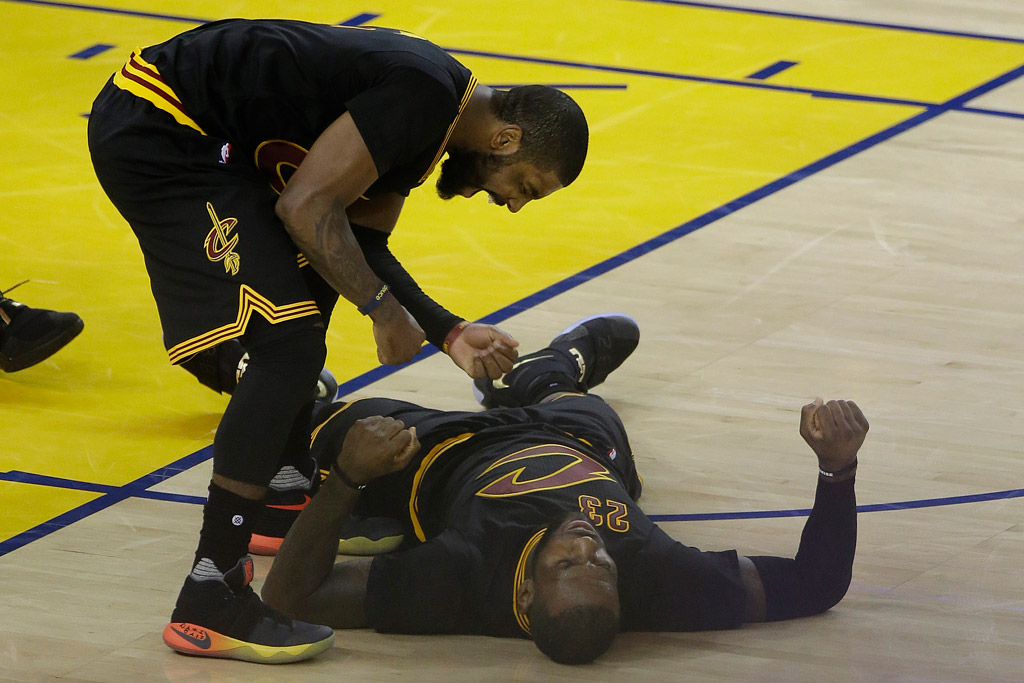 LeBron James sẽ tăng tốc trong cuộc đua giành lấy Kyrie Irving với New York Knicks LeBron James sẽ tăng tốc trong cuộc đua giành lấy Kyrie Irving với New York Knicks