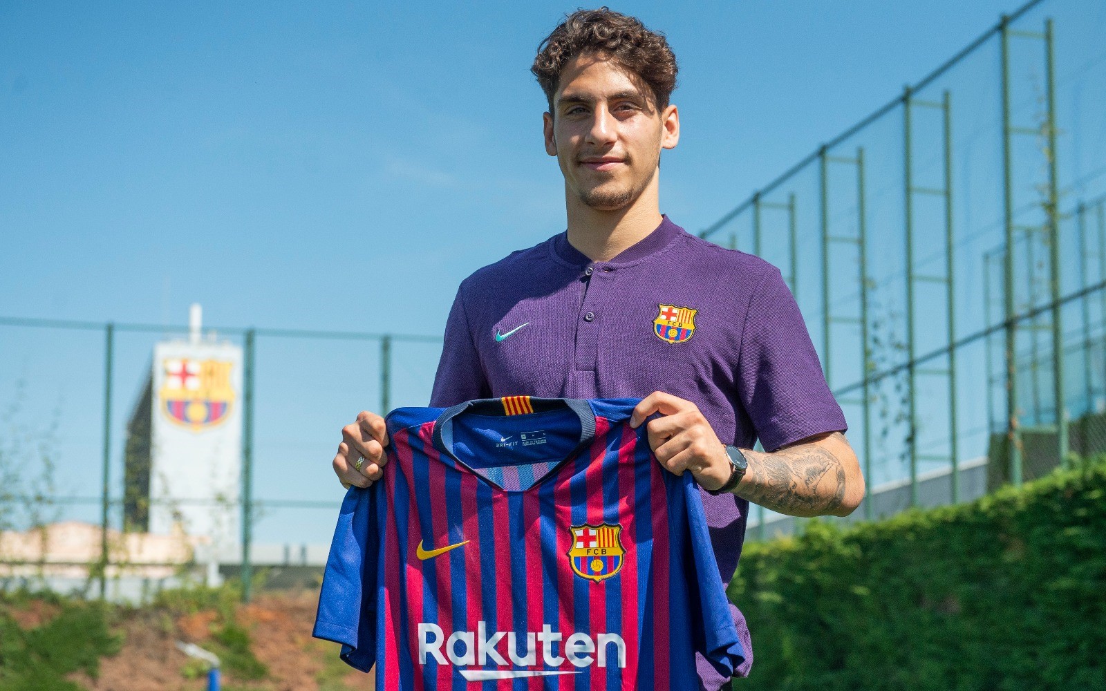 Chuyển nhượng Barca 24/5: Barca nhắm mua người khổng lồ, Messi đề nghị BLĐ chiêu mộ sao Man City Chuyển nhượng Barca 24/5: Barca nhắm mua người khổng lồ, Messi đề nghị BLĐ chiêu mộ sao Man City