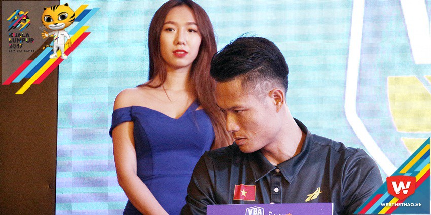 Nguyễn Văn Hùng chính thức khoác áo Danang Dragons nhưng vì sao Thang Long Warriors hưởng lợi?