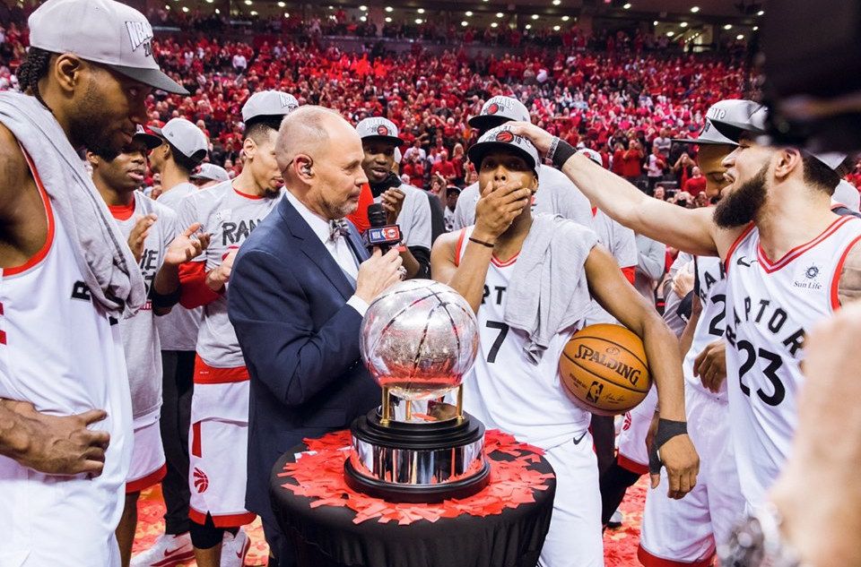 24 năm đợi chờ, Kawhi Leonard đưa Raptors vào NBA Finals, thách thức vương quyền nhà Warriors