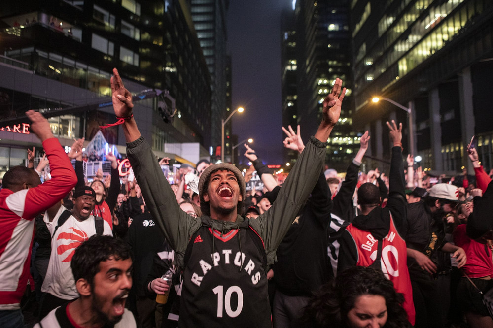 Toronto Raptors vô địch miền Đông và phép màu mang tên Shaquille O'Neal