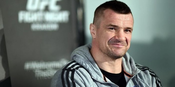 Ngày ấy, Mirko Cro Cop đã "cướp" xe của Joe Rogan như thế nào?
