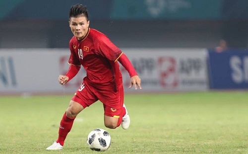 Quang Hải ghi điểm bằng những hành động và cử chỉ lễ phép