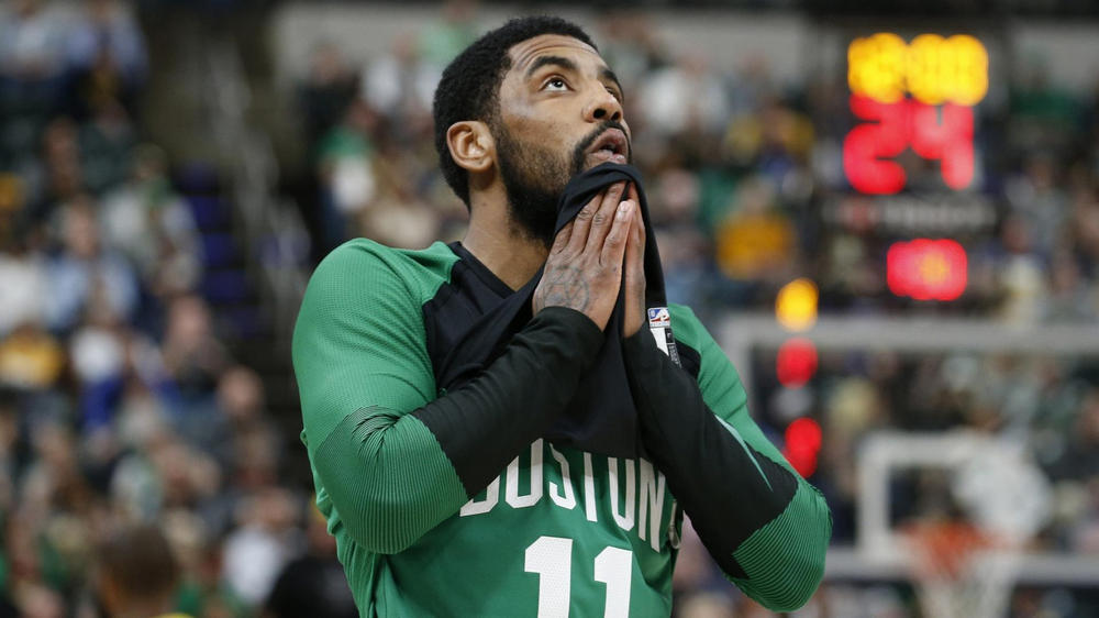 Không chỉ LeBron James, Kobe Bryant cũng đang muốn dụ dỗ Kyrie Irving về LA Lakers Không chỉ LeBron James, Kobe Bryant cũng đang muốn dụ dỗ Kyrie Irving về LA Lakers