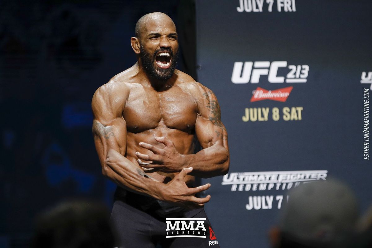 "Chiến binh của Chúa" Yoel Romero cả đời thi đấu không bằng một đêm thắng kiện