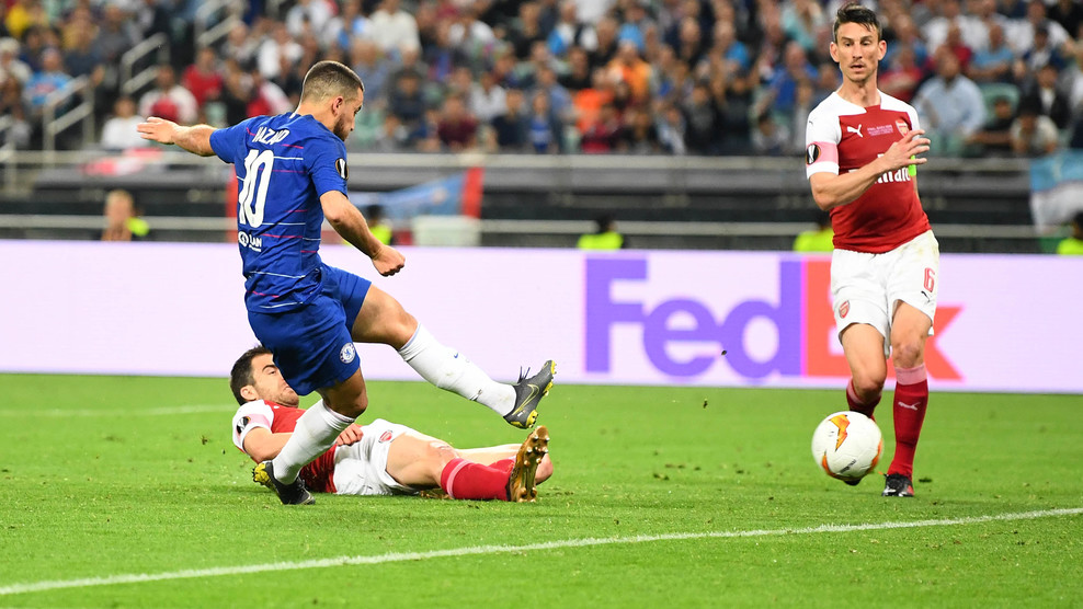 HLV Sarri nói gì trong giờ nghỉ khiến Hazard và đồng đội có hiệp 2 bùng nổ trước Arsenal?