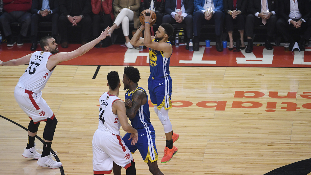 Bí mật về thói quen ném phạt giúp Stephen Curry trở thành tay ném siêu hạng