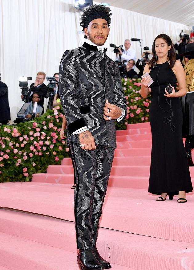 Chiêm ngưỡng thiết kế đẹp mắt của nhà vô địch F1 Lewis Hamilton tại Met Gala 2019 Chiêm ngưỡng thiết kế đẹp mắt của nhà vô địch F1 Lewis Hamilton tại Met Gala 2019