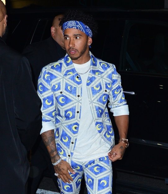 Chiêm ngưỡng thiết kế đẹp mắt của nhà vô địch F1 Lewis Hamilton tại Met Gala 2019 Chiêm ngưỡng thiết kế đẹp mắt của nhà vô địch F1 Lewis Hamilton tại Met Gala 2019