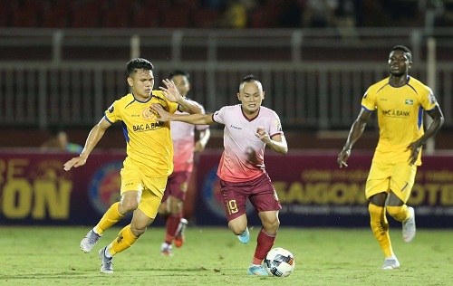 Cầu thủ Việt làm gì trong những ngày không V.League?