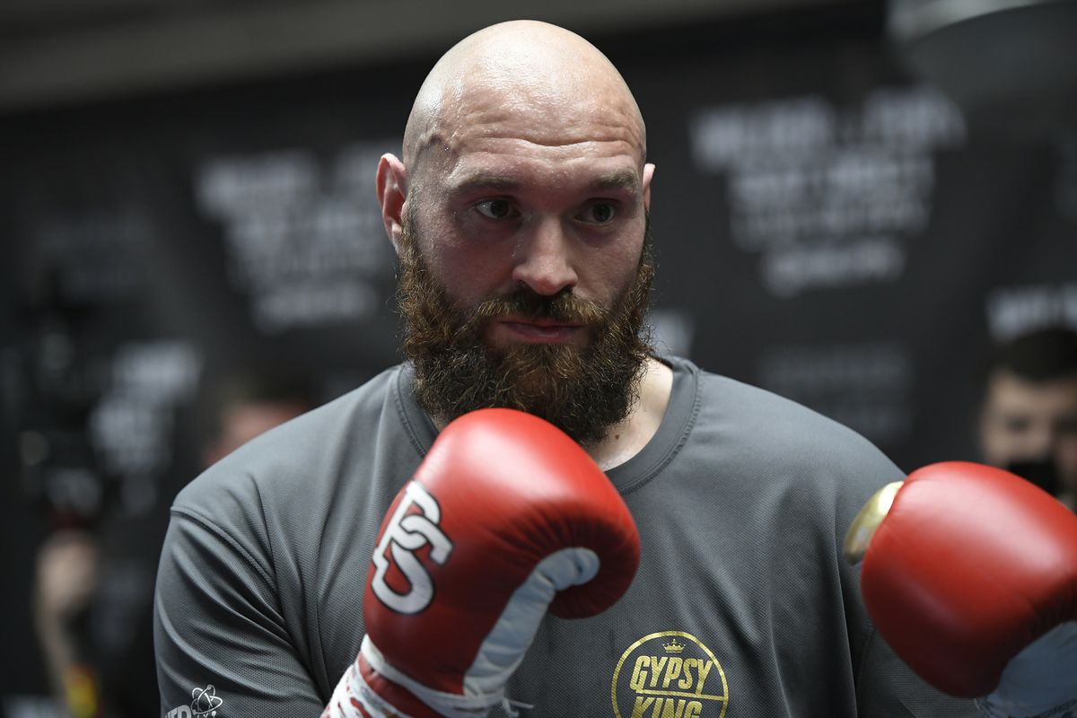 Tyson Fury gửi lời an ủi đến Anthony Joshua sau thất bại khó ngờ