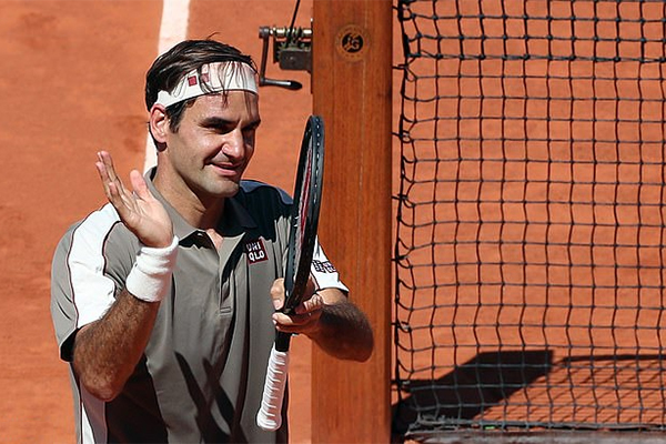 Roger Federer vẫn đang cưỡi ngựa xem hoa ở Roland Garros
