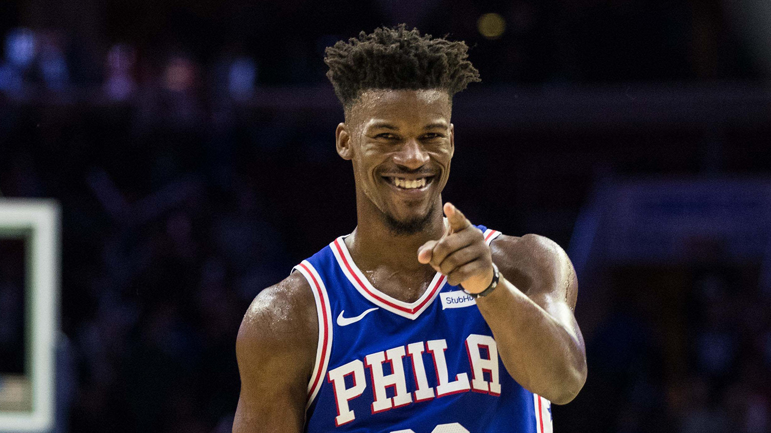Jimmy Butler bất ngờ nhá hàng đôi giày khiến fan LA Lakers tràn trề hy vọng