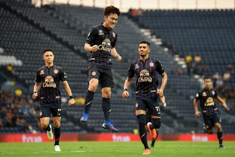 Bất ngờ với giá vé xem Xuân Trường thi đấu ở sân Chang Arena trong hai màu áo Việt Nam và Buriram