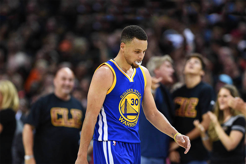 Ba năm sau khi để tuột chức vô địch vào tay Cleveland Cavaliers, Stephen Curry vẫn cảm thấy đau đớn