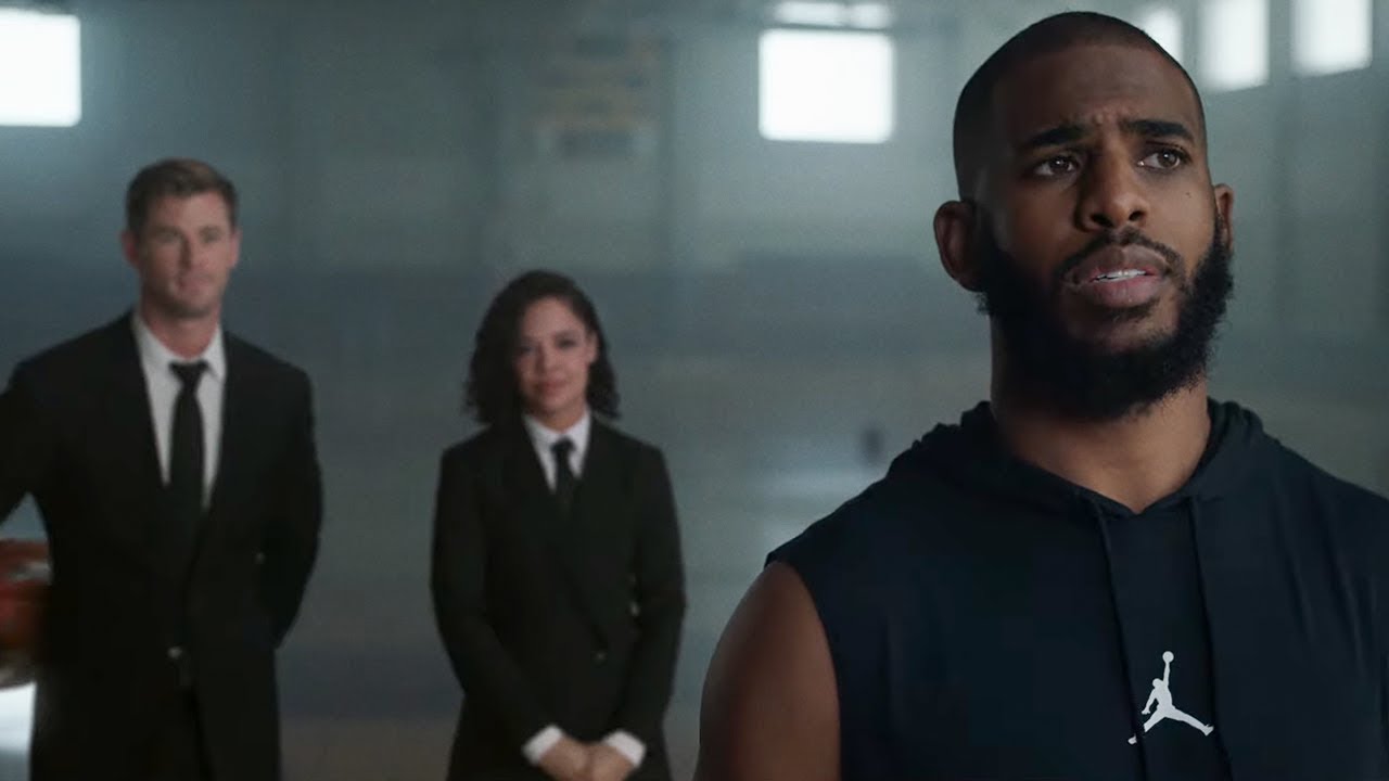 Chris Paul vào vai người ngoài hành tinh diễn suất cùng "Thần sấm Thor" Chris Hemsworth