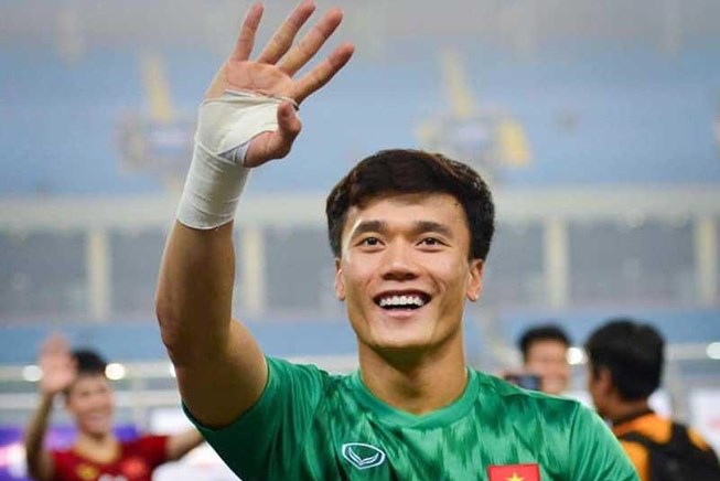 Cầu thủ nào tạm thời thay Quang Hải đeo băng thủ quân U23 Việt Nam?