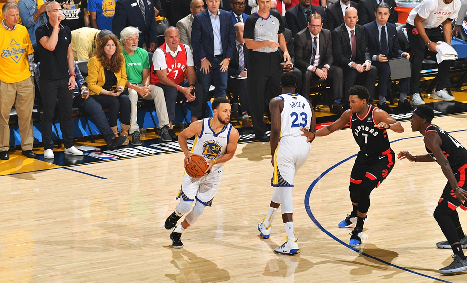 Ghi 47 điểm, Stephen Curry đã cố hết sức rồi nhưng cuộc sống mà