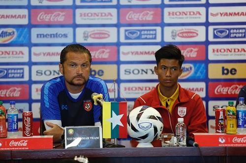 HLV U23 Myanmar Velizar Popov: “Giải giao hữu chỉ là một phép thử…”