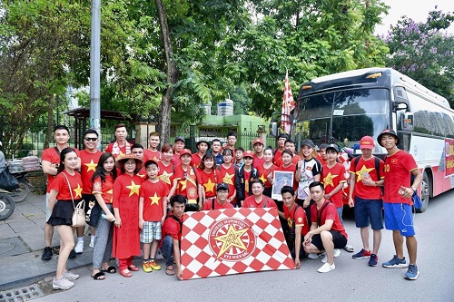 Bầu không khí rộn ràng chưa từng có của "ngày hội bóng đá" ở Phú Thọ