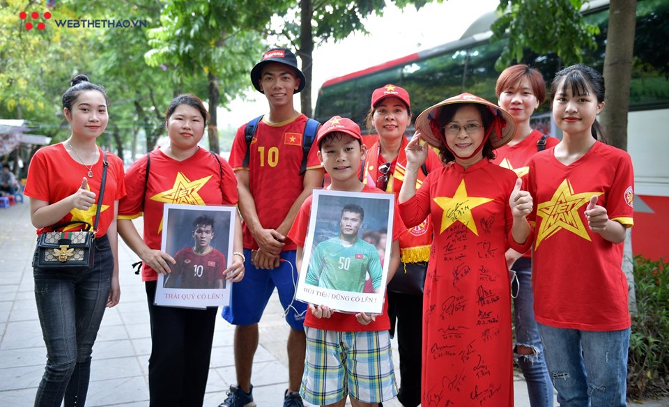 Bóng hồng "phủ sóng" Phú Thọ trước giờ xuất trận của U23 Việt Nam