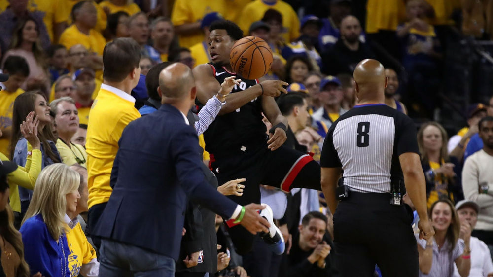 Cả thế giới có quay lưng với Kyle Lowry thì LeBron James vẫn luôn ở đó