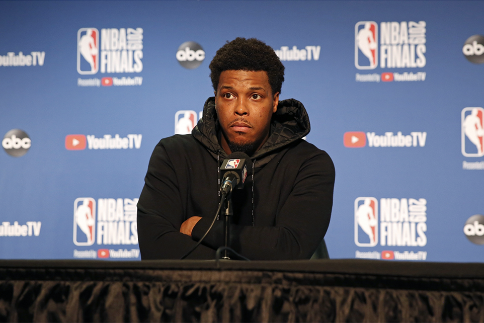 Cố tình làm trò với Kyle Lowry tại NBA Finals, nhà đầu tư của Golden State Warriors bị NBA phạt cực nặng
