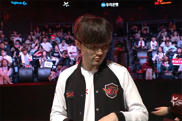 Faker và Khan rực sáng, SKT giành chiến thắng đầy nhọc nhằn