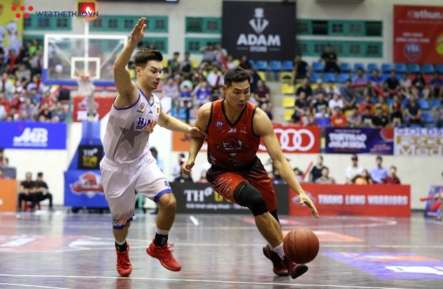 Justin Young trở lại Thang Long Warriors chiếm ưu thế ra sao trong cuộc tiếp đón Hanoi Buffaloes?