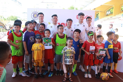Dàn sao Hà Nội mang điều bất ngờ đến ngày hội bóng đá cộng đồng “Kick & Share”