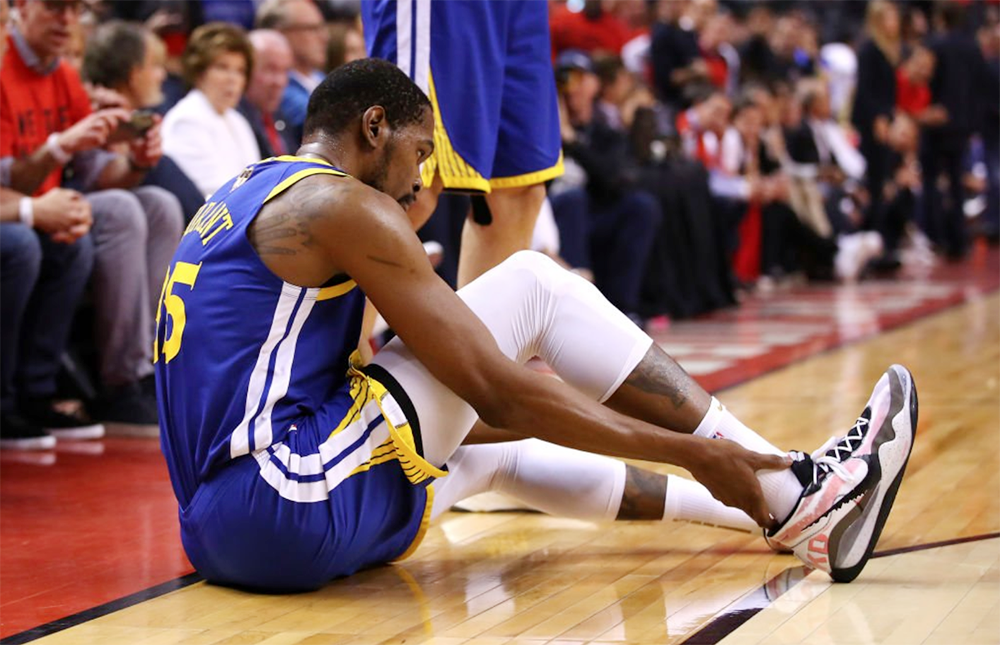 Chủ tịch Bob Myers rớm nước mắt khi nói về việc Kevin Durant nỗ lực thi đấu mặc kệ nguy cơ chấn thương