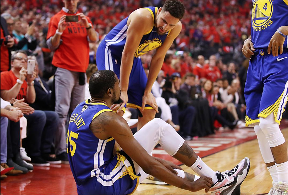 Nhìn lại góc quay chậm để thấy chấn thương của Kevin Durant nghiêm trọng đến chừng nào