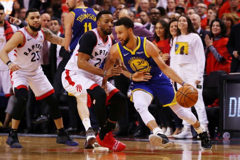 Thắng kịch tính, Warriors mất Kevin Durant trong sự bàng hoàng của rapper Drake