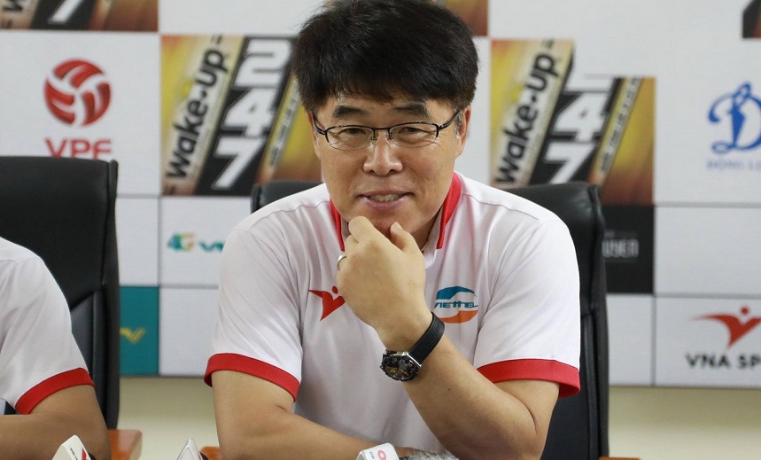 NÓNG: Viettel chia tay HLV Lee Heung Sil