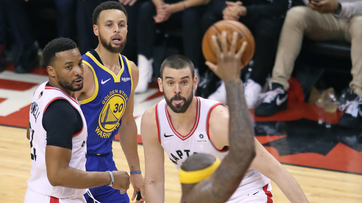 Bóng rổ NBA: Toronto Raptors thành công dựa trên công nghệ “phòng chiến tranh”