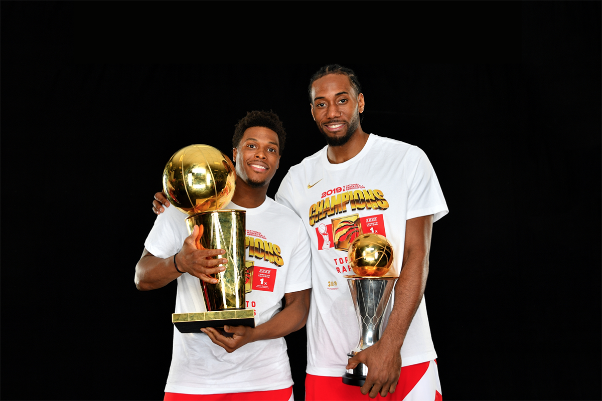Nhìn Kawhi Leonard và Kyle Lowry thân thiết thế này, fan Raptors chỉ cầu mong "The Klaw" đừng ra đi