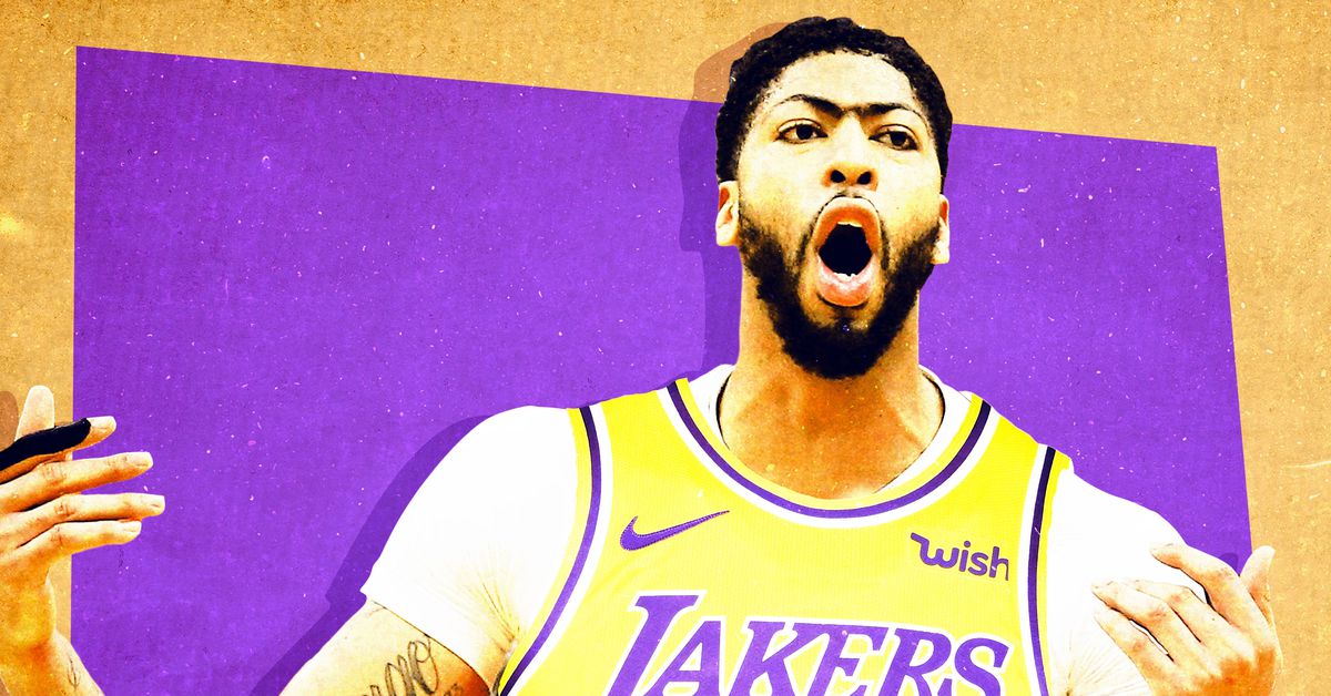 Xem fan trổ tài đoán số áo cho Anthony Davis ở LA Lakers