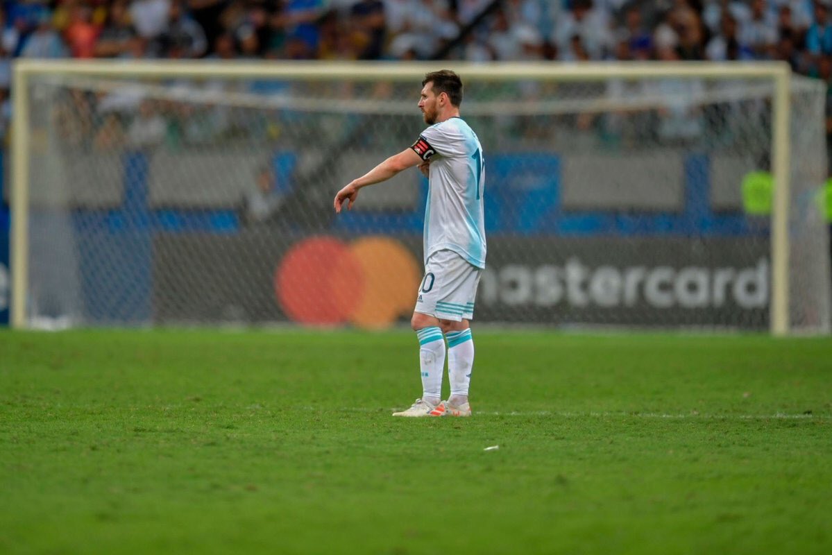 Bằng chứng cho thấy Ronaldo đang “gánh” đội tuyển nhiều hơn Messi