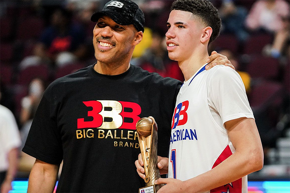 Không chỉ có Lonzo Ball, con út của nhà LaVar cũng chuyển đội với hy vọng... trở thành lượt pick số 1 tại Draft 2020 Không chỉ có Lonzo Ball, con út của nhà LaVar cũng chuyển đội với hy vọng... trở thành lượt pick số 1 tại Draft 2020