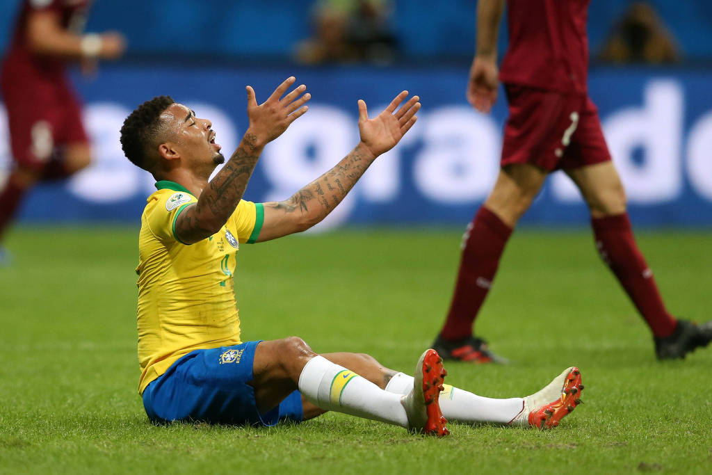 VAR từ chối 2 bàn, Arthur chuyền bóng khó tin và những điểm nhấn từ trận Brazil vs Venezuela