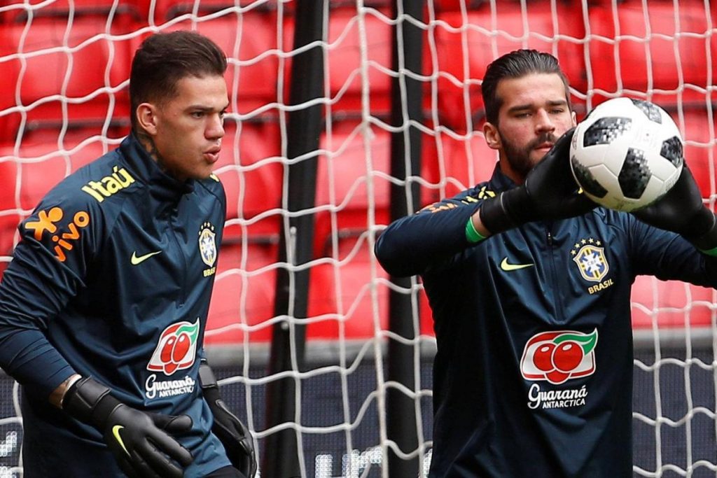 Huyền thoại Brazil gây tranh cãi với thừa nhận về Alisson và Ederson ở đội tuyển
