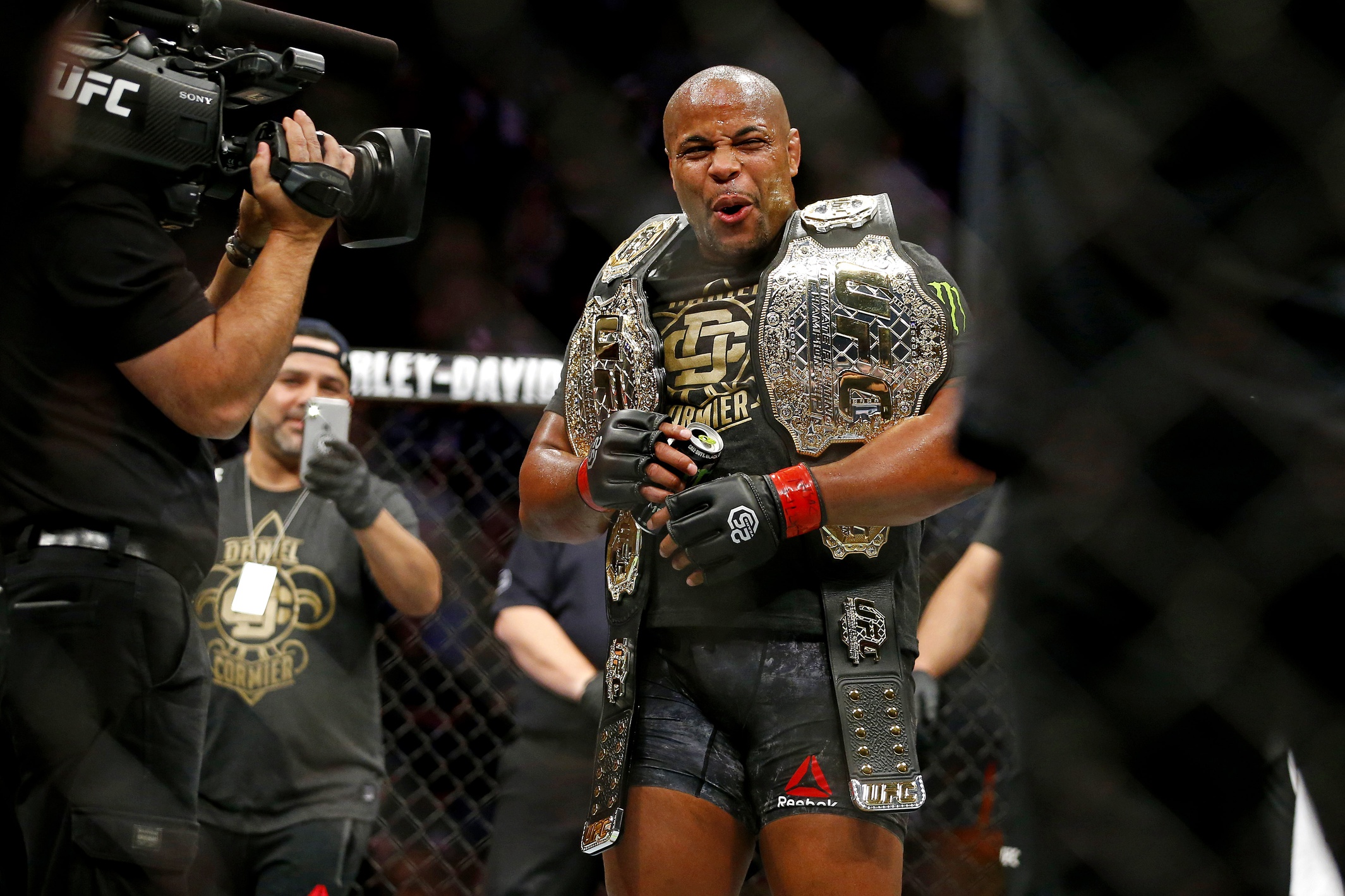 Daniel Cormier, Israel Adesanya,Henry Cejudo và Amanda Nunes được đề cử võ sĩ xuất sắc nhất của giải thưởng ESPY Award