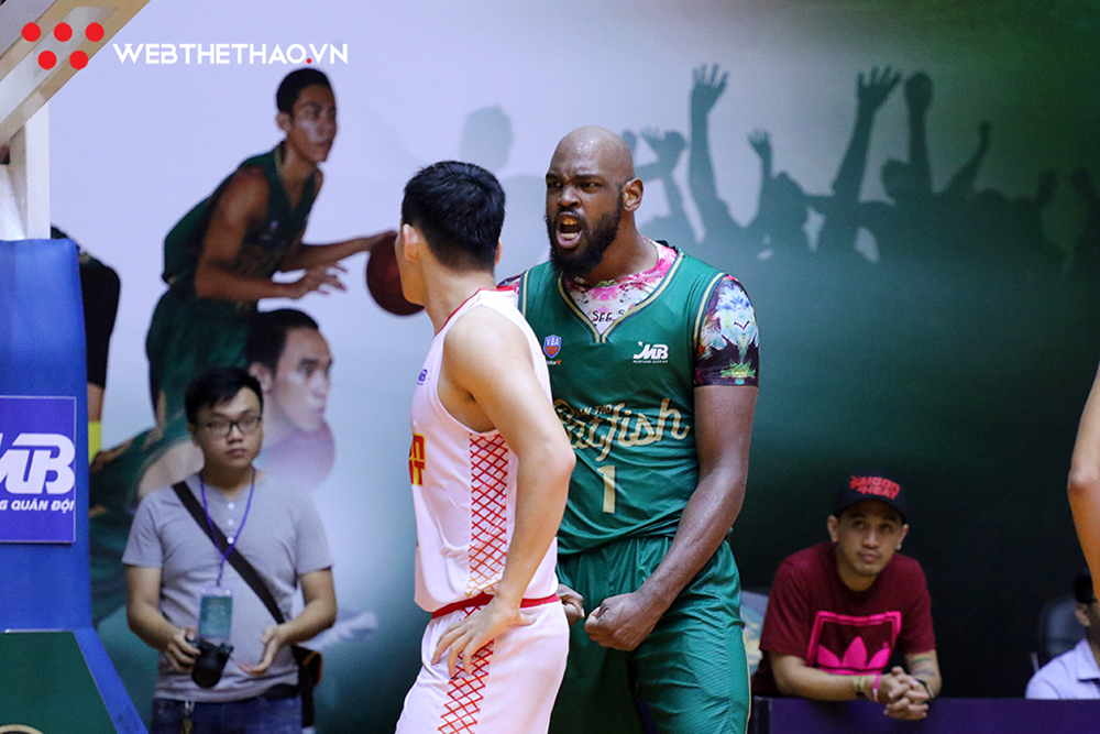 DeAngelo Hamilton tái xuất thăng hoa, Cantho Catfish thắng Saigon Heat theo kịch bản đau tim nhất có thể