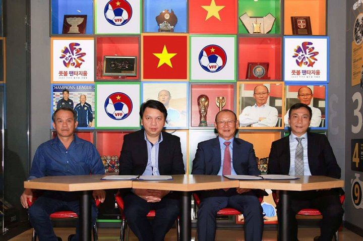 Bầu Đức để VFF tự trả lương cho thầy Park: Hợp lý thôi, ông đã nhận mọi rủi ro rồi!