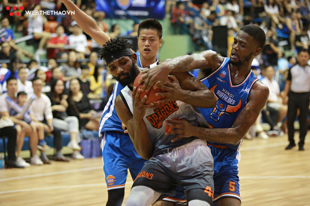Chính thức: Hanoi Buffaloes chia tay ngoại binh Jameel McKay, Mike Bell là người thay thế