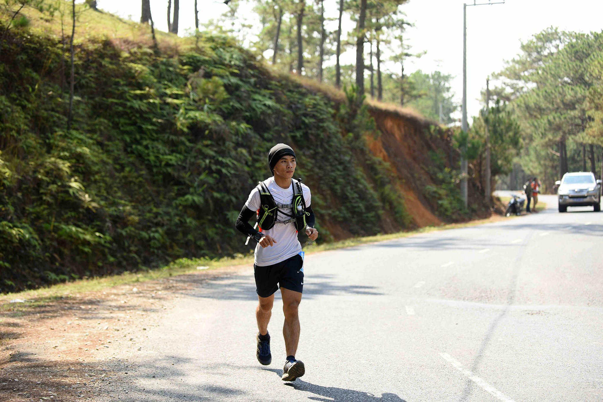 Chàng trai Việt đánh bại dàn hảo thủ để vô địch cự ly ultra trail trên đất Mã