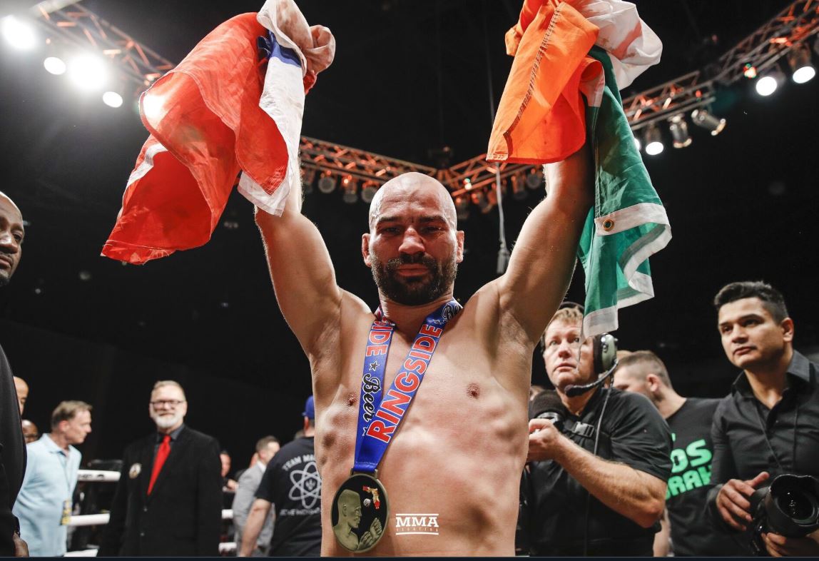 Cộng đồng mạng bị nổ tung với chiến thắng kinh điển của Artem Lobov trước Paulie Malignaggi
