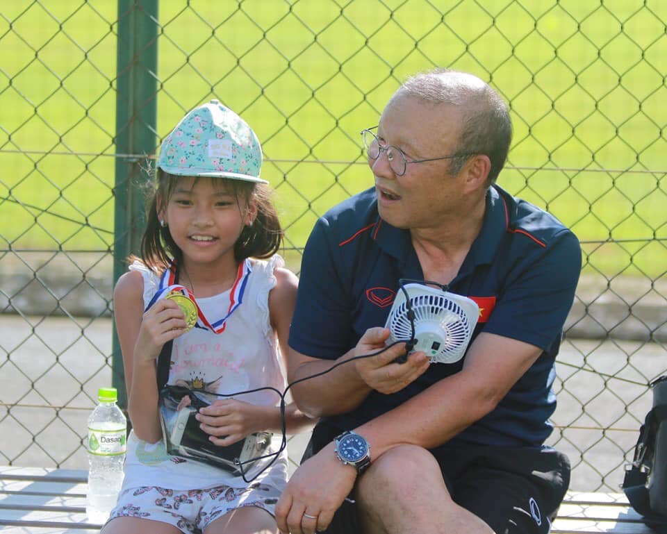 Hành động đáng yêu khó cưỡng của HLV Park Hang-seo